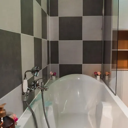 לינה וארוחת בוקר Les Notes Endormies 3*